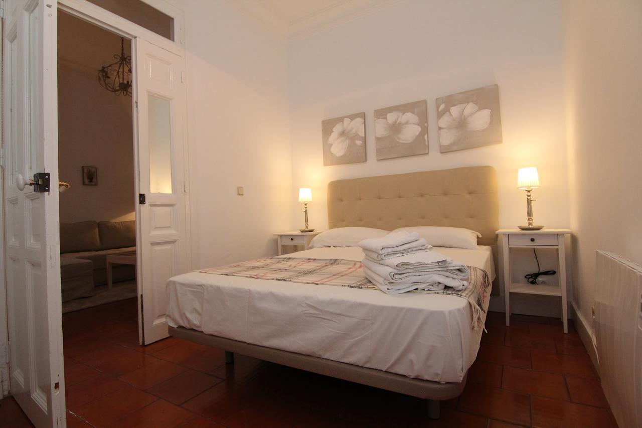 Apartamentos Madrid Retiro Esterno foto