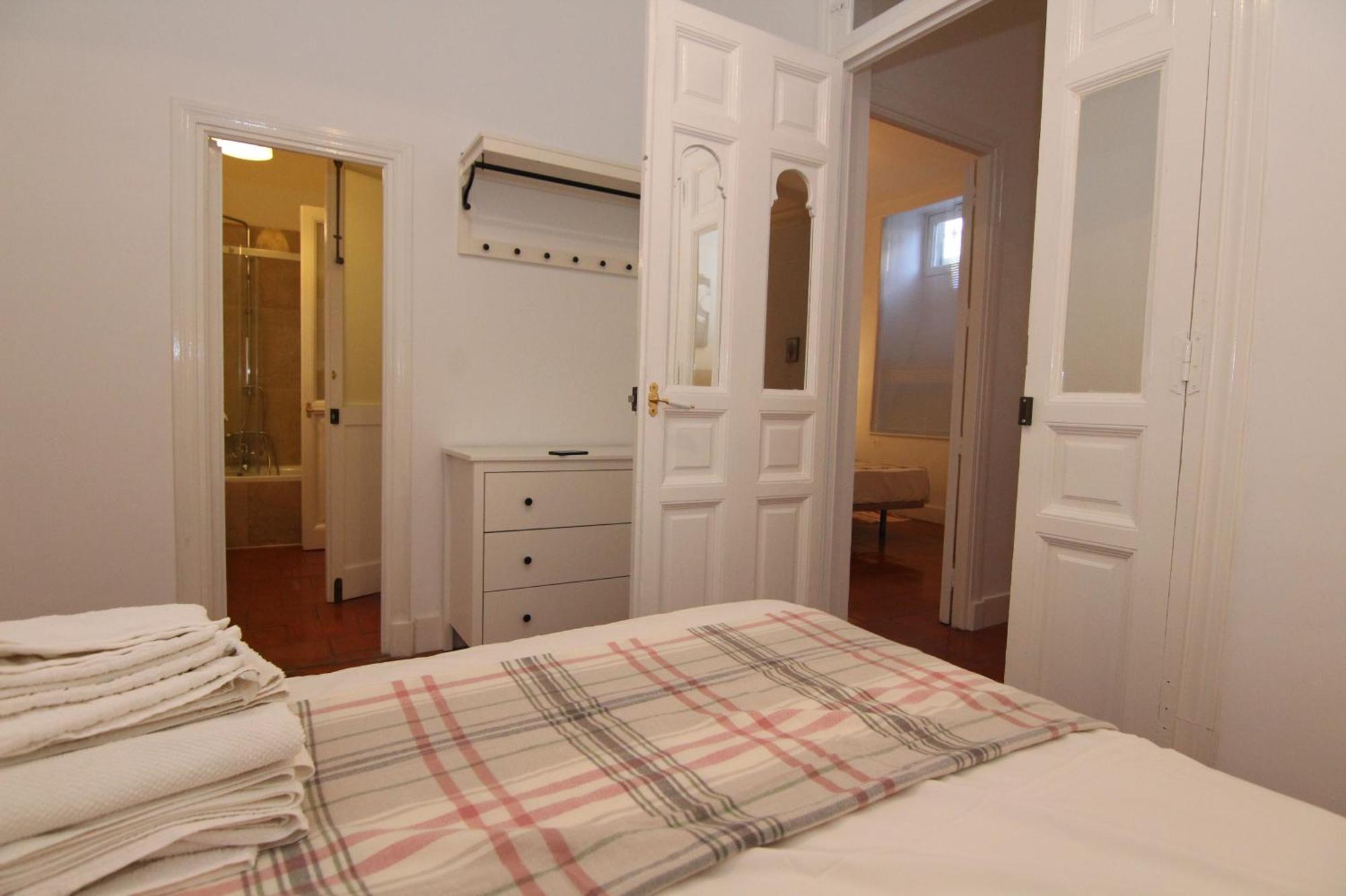 Apartamentos Madrid Retiro Esterno foto