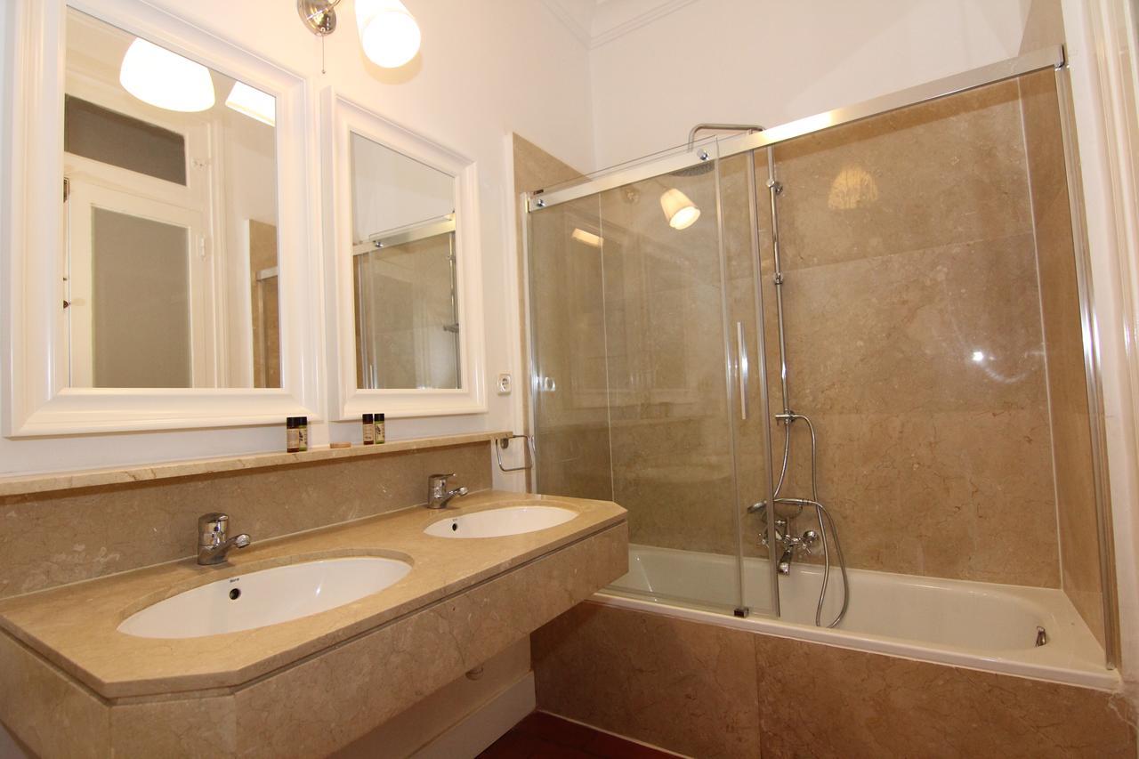 Apartamentos Madrid Retiro Esterno foto